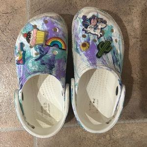 Crocs child size 10. Comes with Jibbetz